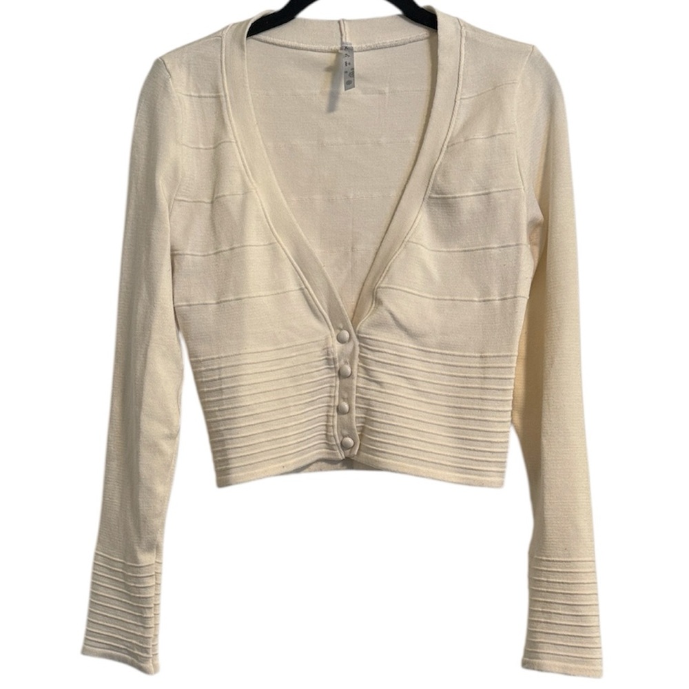 🖤 Tricot Joli Cropped Textured Button Front Sweater